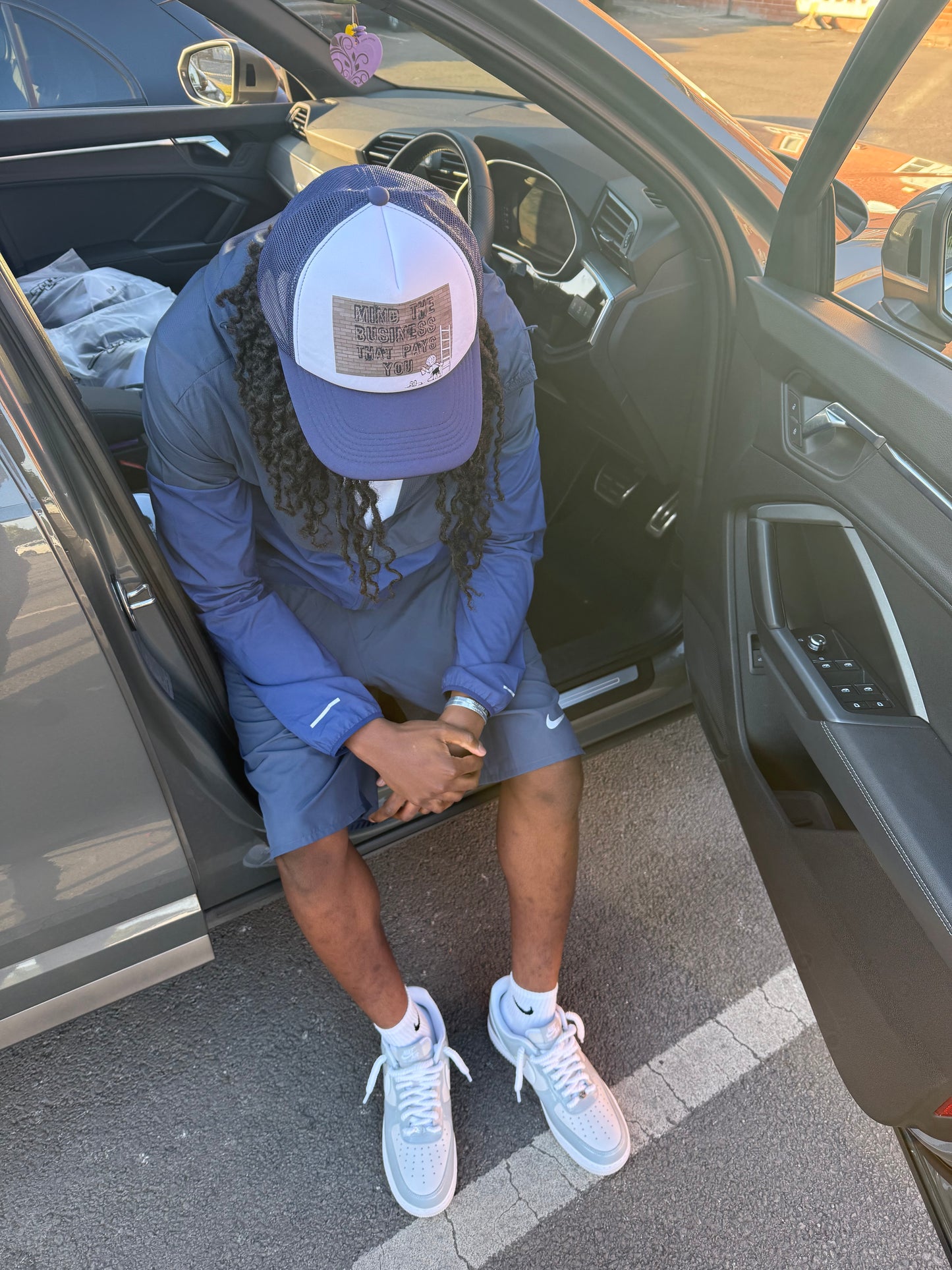 MIND THE BUSINESS THAT PAYS YOU